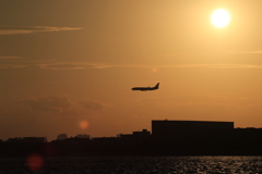 夕日と飛行機