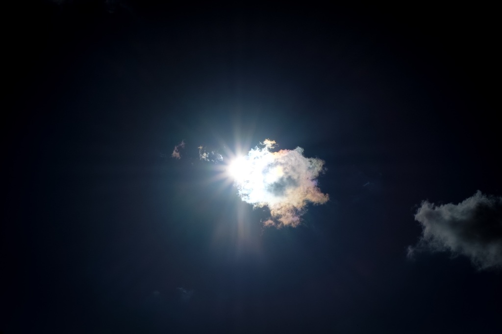 彩雲と光芒