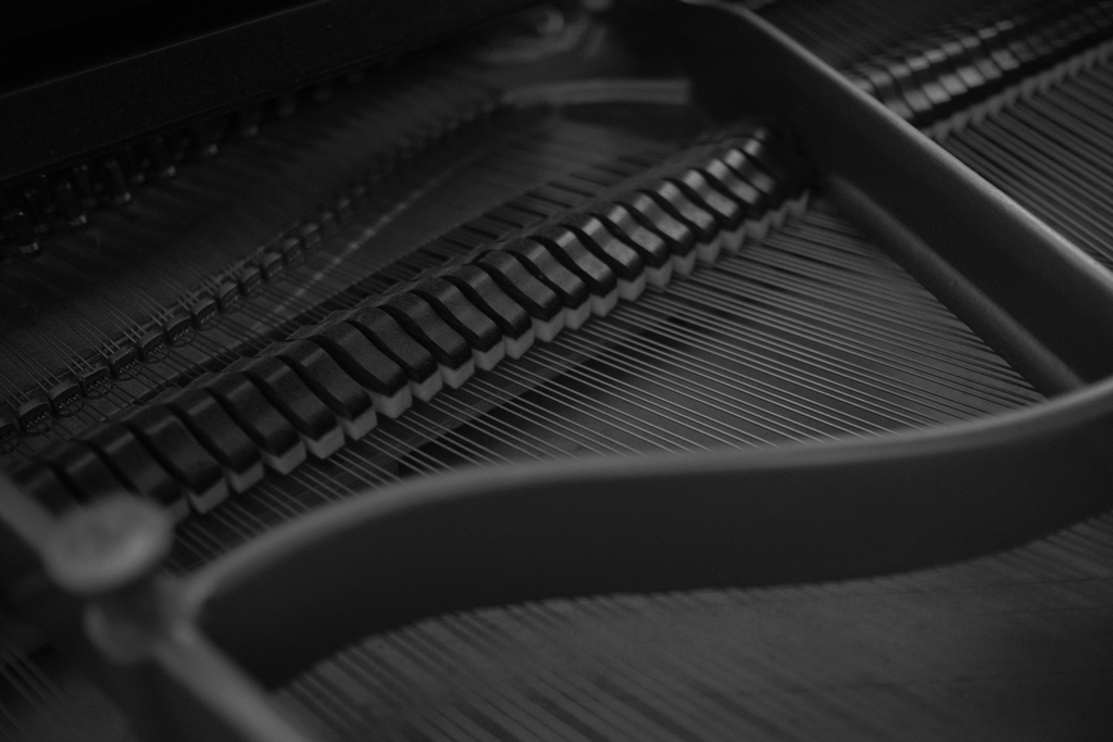 OLD PIANO