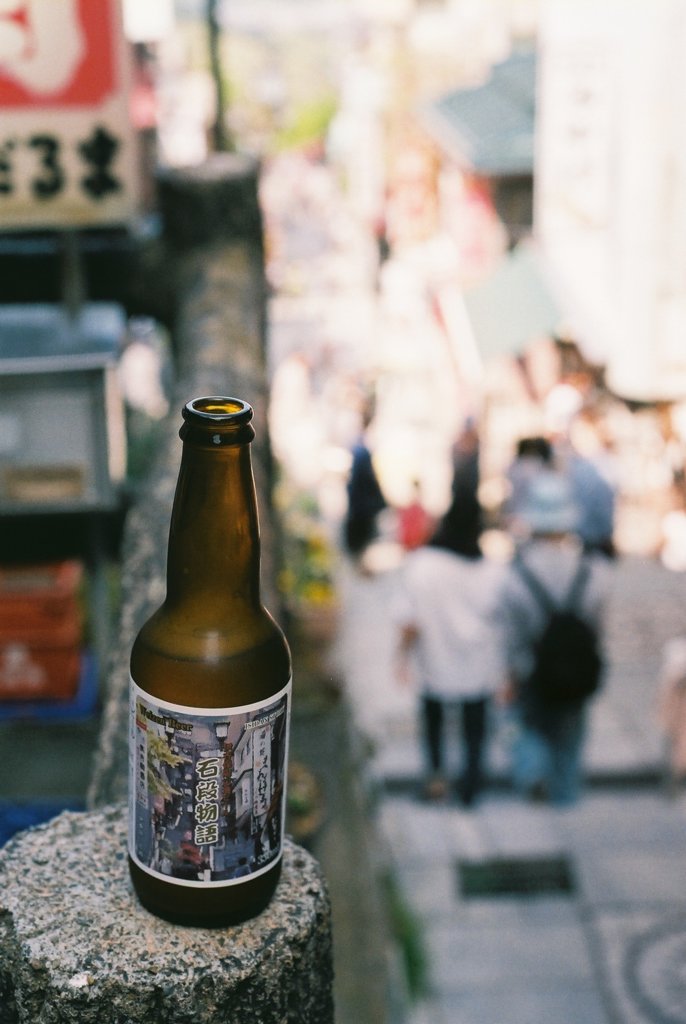 片手にビール、片手にカメラ