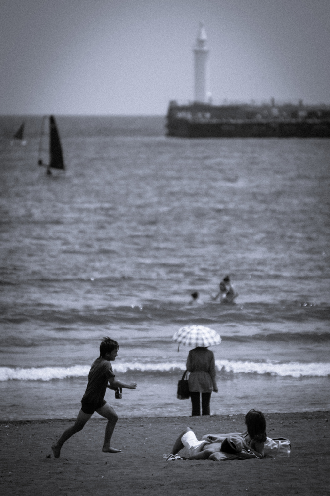 夏　浜辺　それぞれの・・・