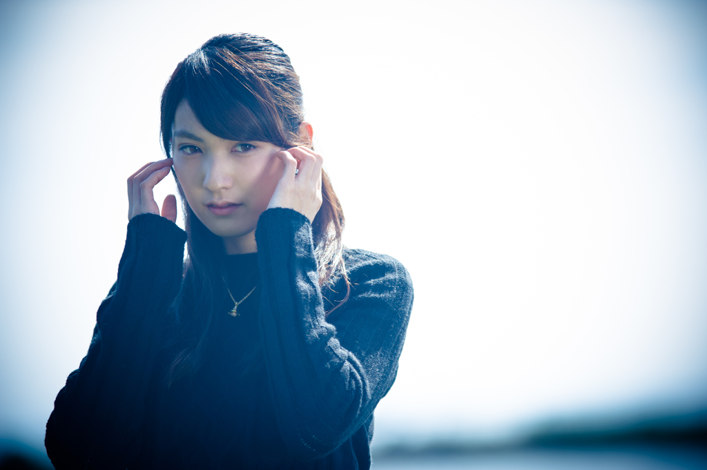 ポートレート　黒陽の秋　一人ここへ来て・・・