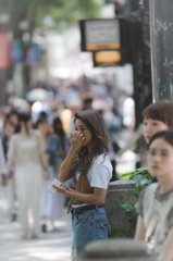 街中　女性陣　視線