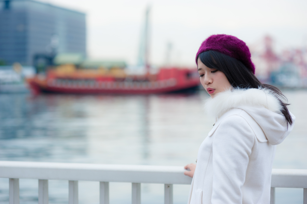 ポートレート　白の華　遊覧船の向こう岸・・・