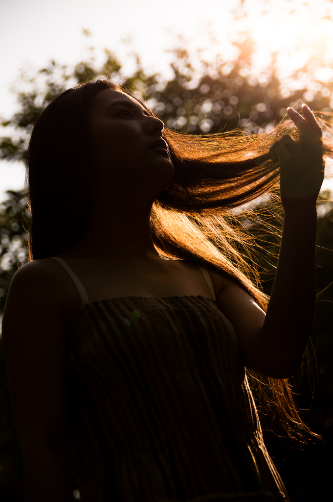 ポートレート　セオリー外し　夕陽に透かして・・・