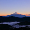 ほんのり紅く染まった富士山