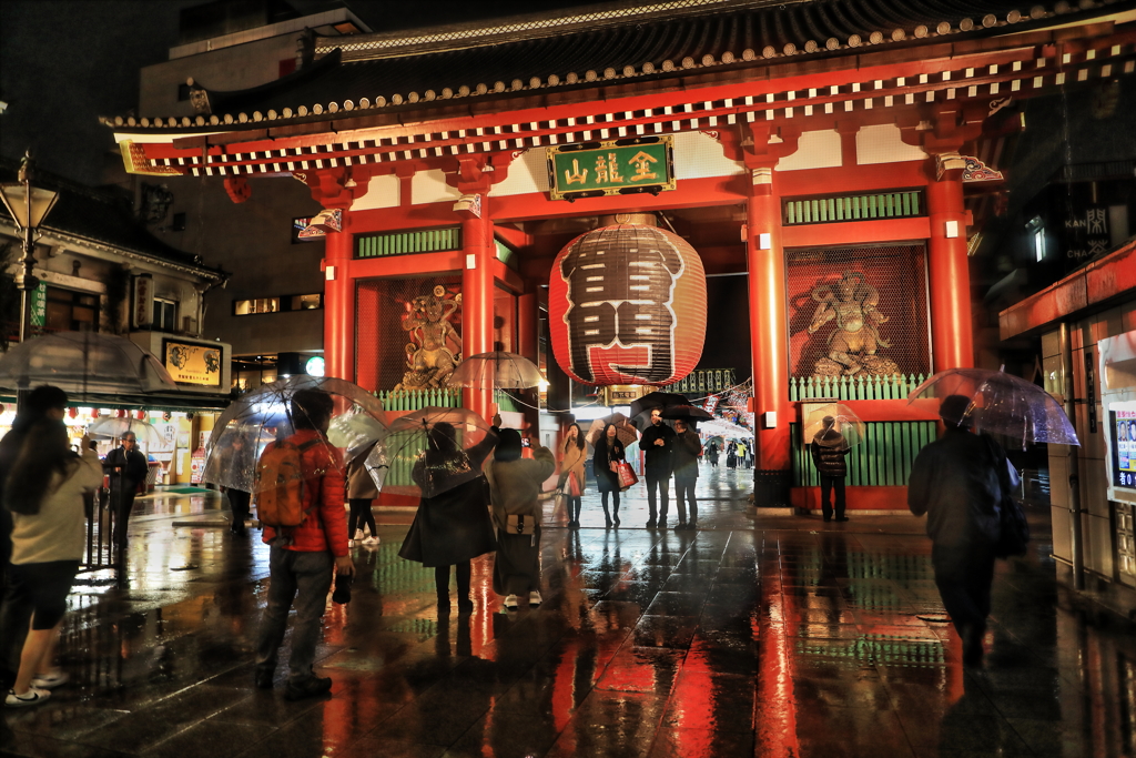 雨の雷門