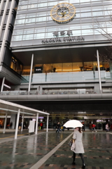 雨の博多駅