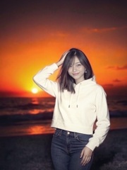 海に落ちる陽を眺めて