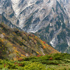 山肌と紅葉