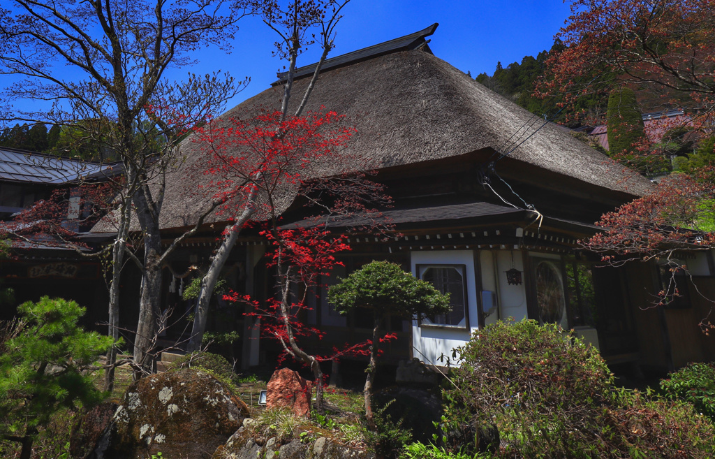 茅葺き屋根の旅館