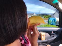 何か食べていないと、落ち着かない姫を！