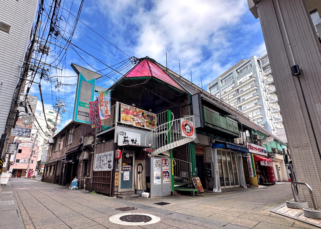 路地裏に潜む酒場