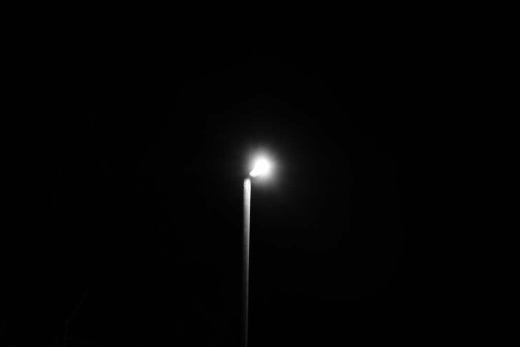 夜　街灯