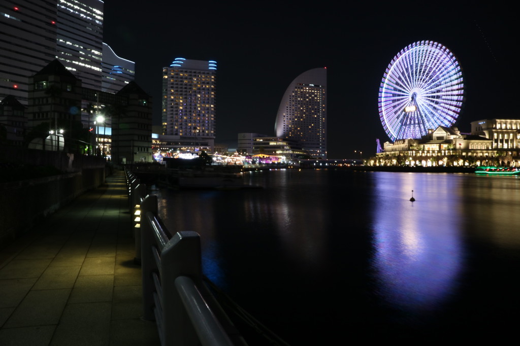 夜の港