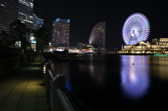 夜の港