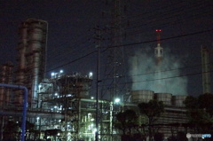 夜も休まず