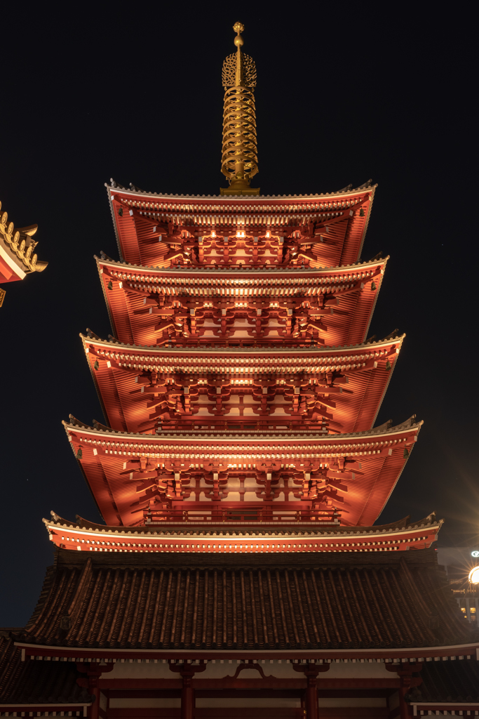 浅草寺の五重の塔ライトアップ４