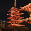 浅草寺の五重の塔ライトアップ３