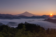 雲海の中の黎明