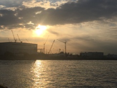 大阪南港の夜明け