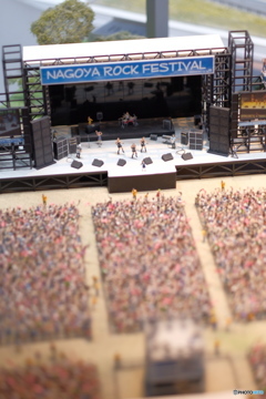 屋内？野外フェス