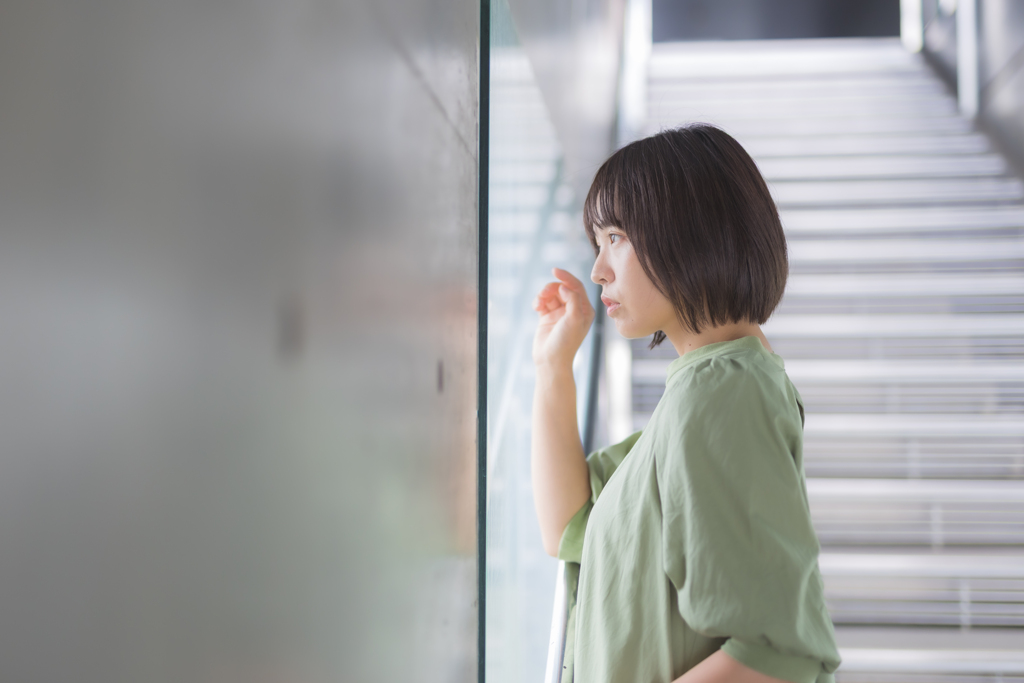 外は雨