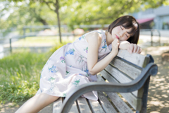 木陰でねむねむ