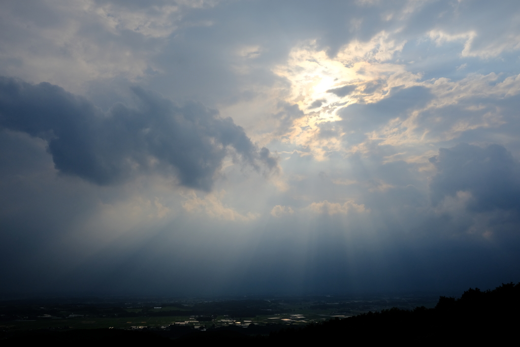 雲間からの光
