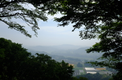 遥か霞む山