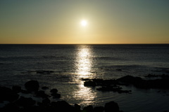 日本海と沈む夕日