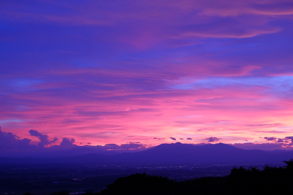 赤く青い空