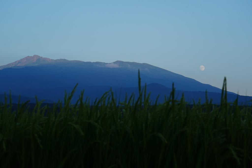 鳥海山とお月様