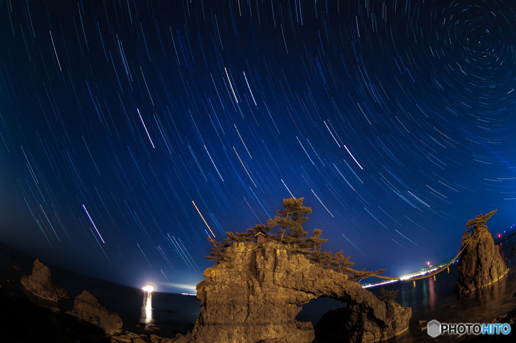 機具岩に降り注ぐ星