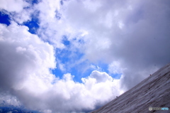 雲の隙間から青空