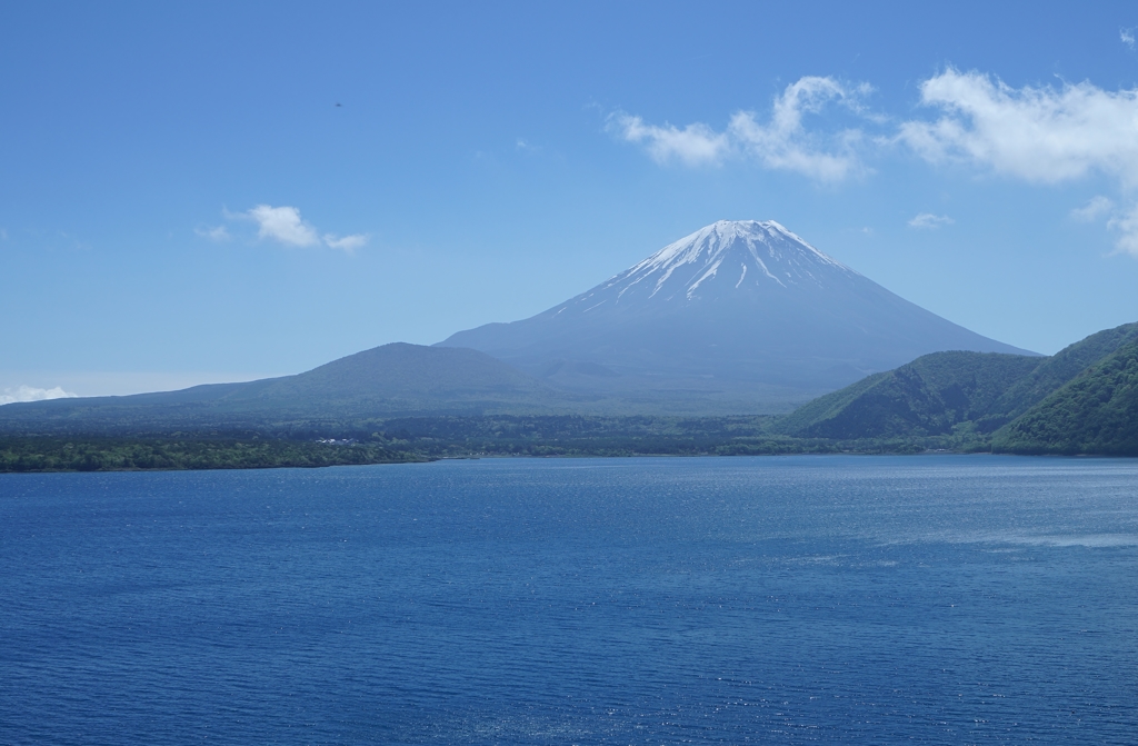 本栖湖と富士