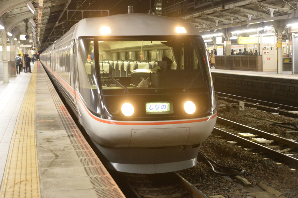 特急しなのin名古屋駅