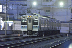 夜の松本駅留置線221系