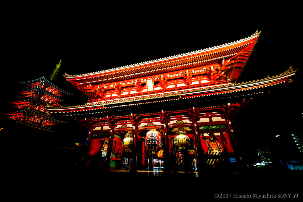 夏の夜 浅草 浅草寺境内