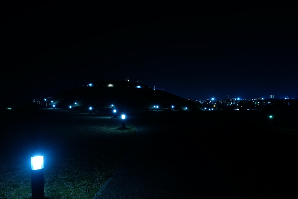 公園の小さな展望台へ