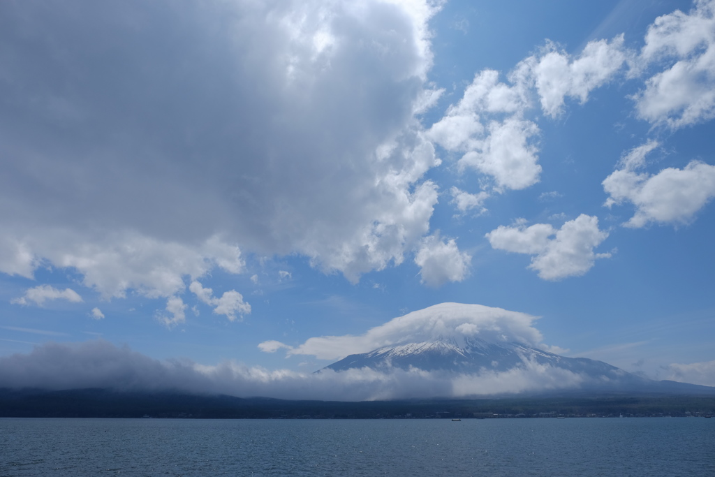 頭隠す富士