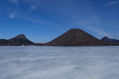 凍り付く榛名湖