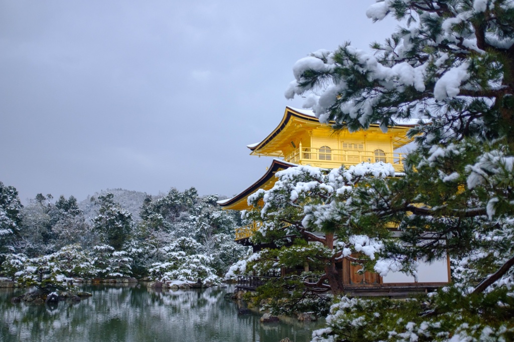 雪の金閣寺