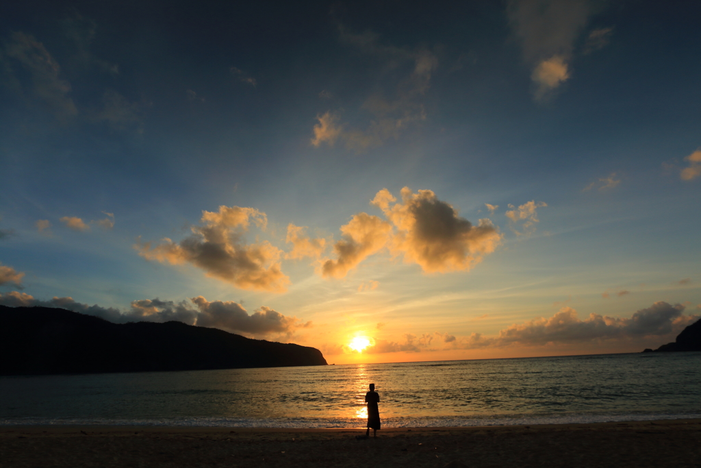 国直海岸に沈む夕日