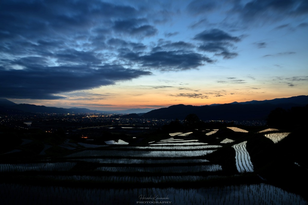 夜明け前の棚田