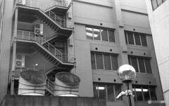 ダクトと非常階段