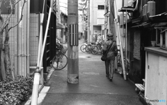 路地裏の電柱