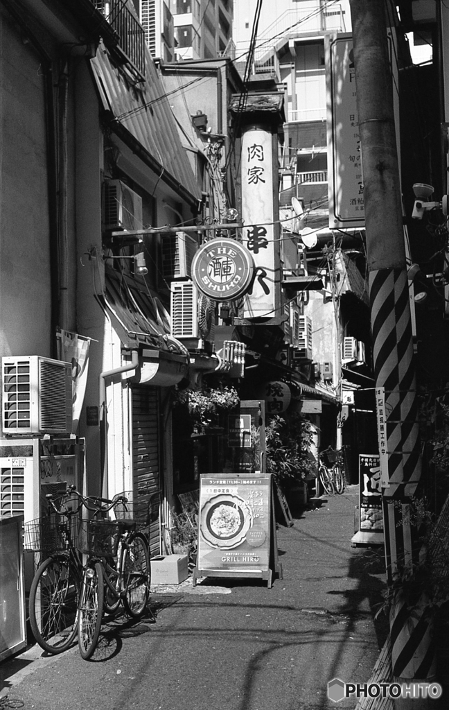 飲み屋横丁の昼