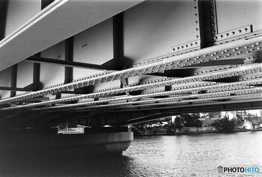 鋲鉄構造（フィルム）