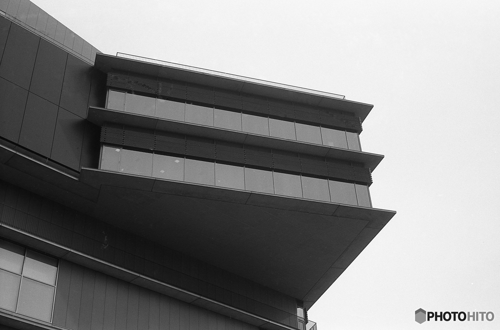 オーバーハングな建物